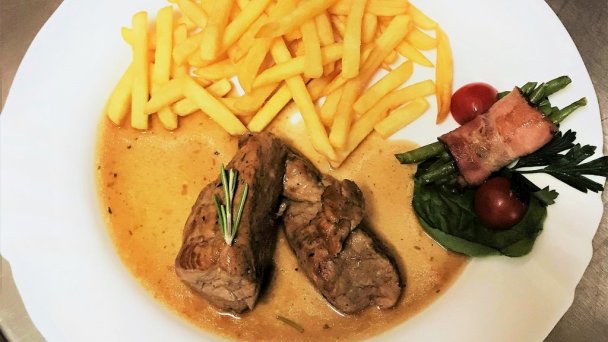 Penzión a pizzeria u Šujana Lysica 18