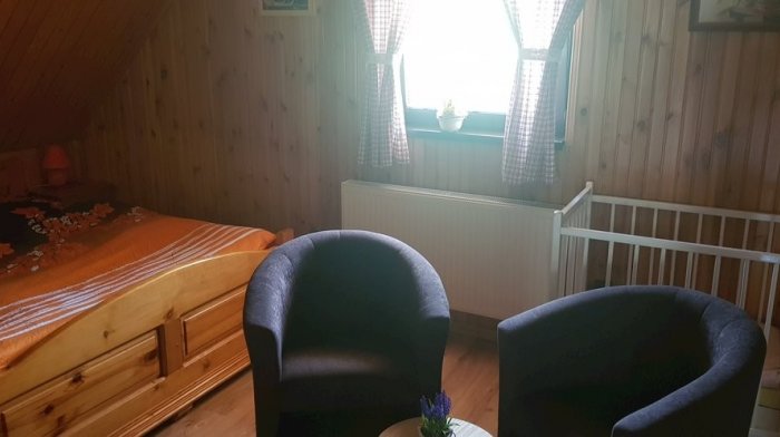 Dvojlôžková izba s detskou postieľkou 