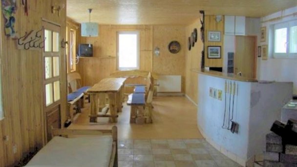 Chaty pod Gýmešom, rekreačné zariadenie Jelenec 10