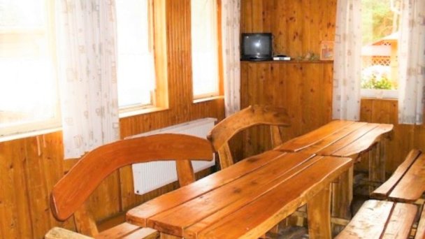 Chaty pod Gýmešom, rekreačné zariadenie Jelenec 12