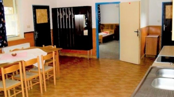 Chaty pod Gýmešom, rekreačné zariadenie Jelenec 15