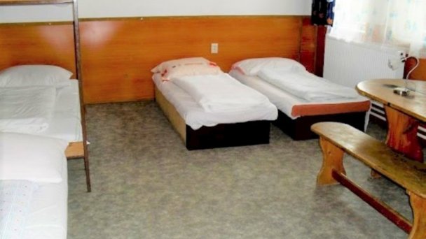 Chaty pod Gýmešom, rekreačné zariadenie Jelenec 16