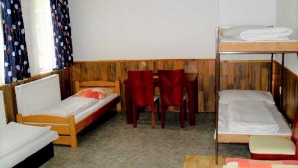 Chaty pod Gýmešom, rekreačné zariadenie Jelenec 17