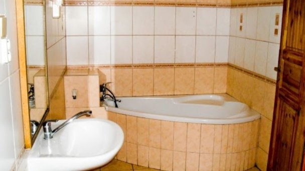 Chaty pod Gýmešom, rekreačné zariadenie Jelenec 19