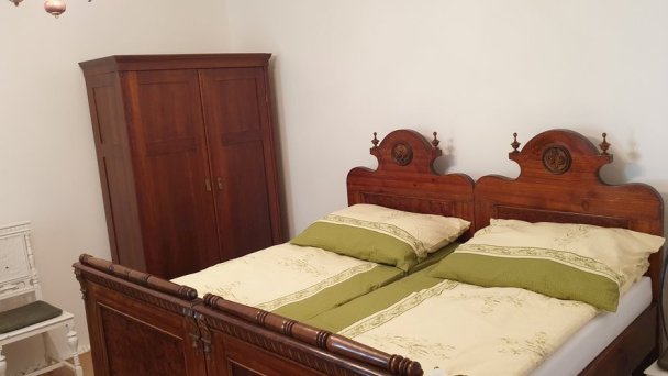 Penziónový domček Emese a Pivničná chatka pri jazere Búč 46