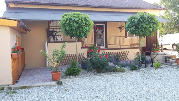 Apartmánový dom Flower Bike Štúrovo 20