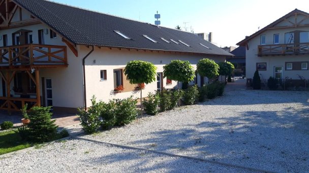 Apartmánový dom Flower Bike Štúrovo 25