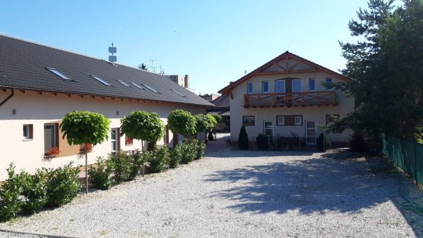 Apartmánový dom Flower Bike Štúrovo 33