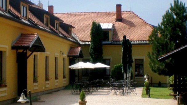 Penzión Kúria Trávnica 19