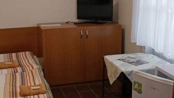 Penzión pod čerešňou, Penzión Sedliacky dvor a Penzión Šipošov dvor Štúrovo 20 Penzión pod čerešňou, Penzión Sedliacky dvor a Penzión Šipošov dvor Štúrovo 20