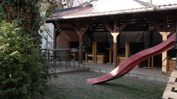 Penzión pod čerešňou, Penzión Sedliacky dvor a Penzión Šipošov dvor Štúrovo 6 Penzión pod čerešňou, Penzión Sedliacky dvor a Penzión Šipošov dvor Štúrovo 6