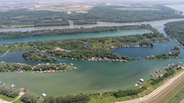 Hausboat „Život na vode“ Bratislava 9 Hausboat „Život na vode“ Bratislava 9